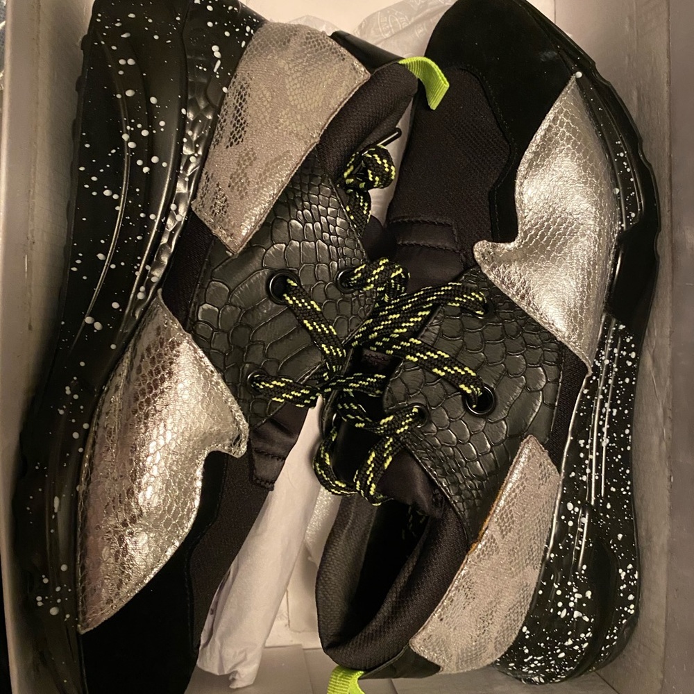 Steve Madden sneakers